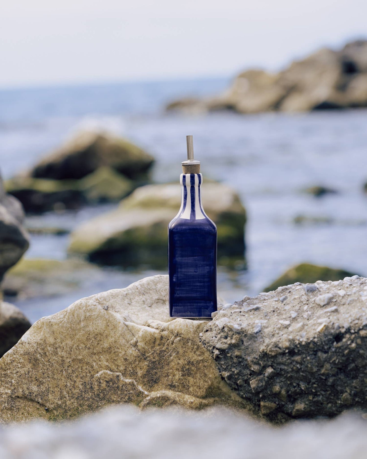 Spaanse keramische oliefles 475 ml - Costa Azul - Blauwe Strepen